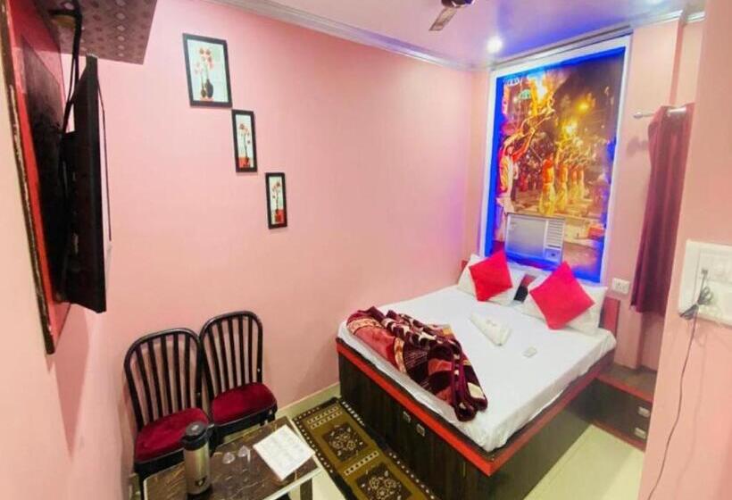 Quarto Quádruplo Deluxe, Staymaker Hotel Aditya 1 Km From Kashi Vishwanath Temple