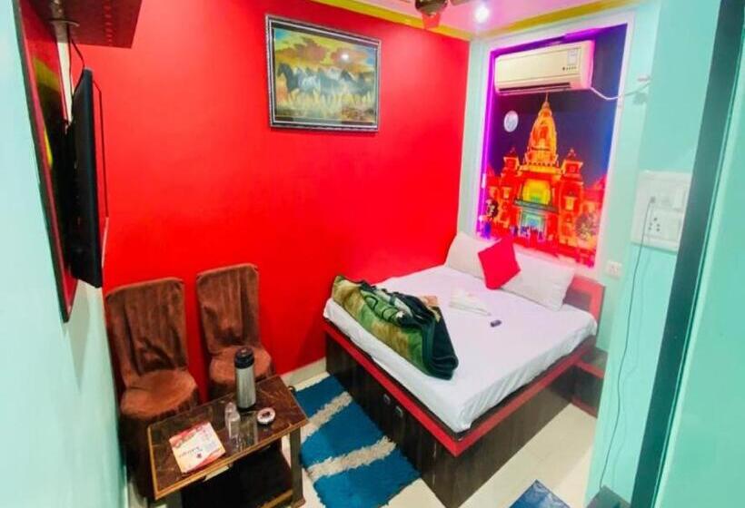Quarto Quádruplo Deluxe, Staymaker Hotel Aditya 1 Km From Kashi Vishwanath Temple