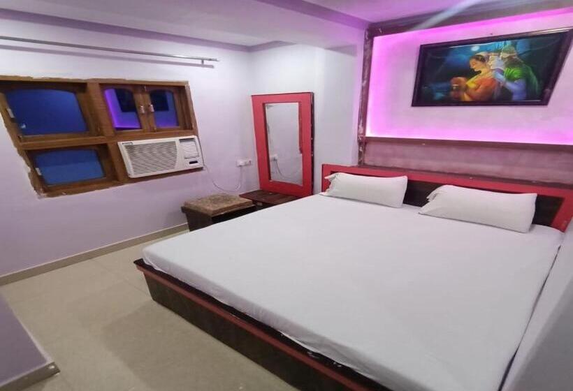 Quarto Triplo Deluxe, Staymaker Hotel Aditya 1 Km From Kashi Vishwanath Temple