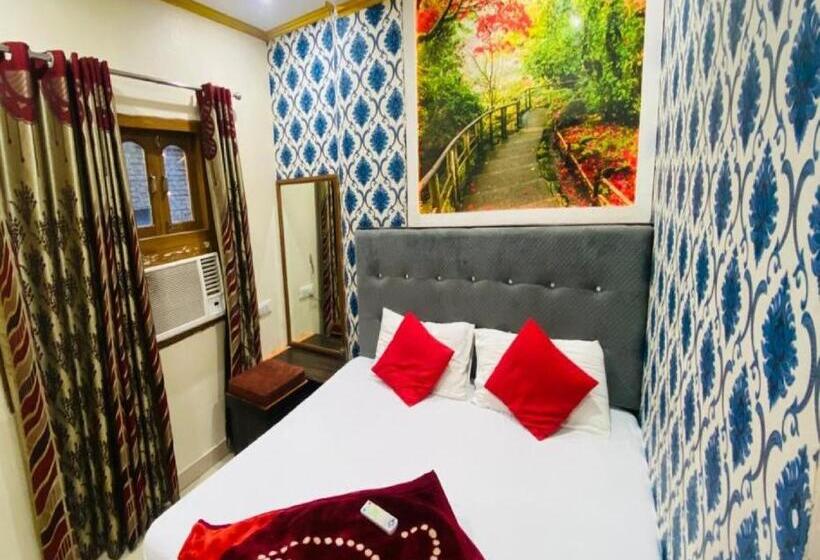 Quarto Triplo Deluxe, Staymaker Hotel Aditya 1 Km From Kashi Vishwanath Temple