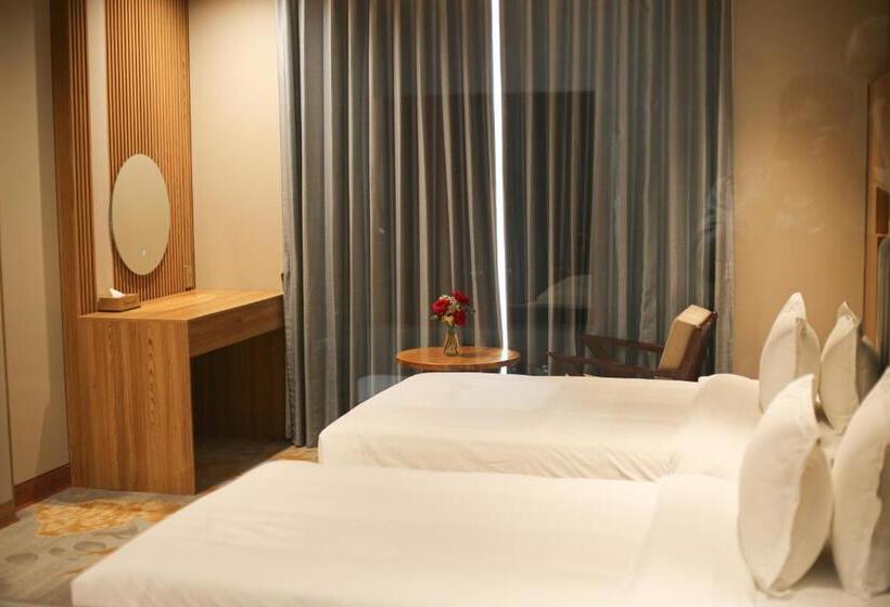 اتاق استاندارد با چشم‌انداز استخر, Phú Long Tam Kỳ Hotel & Restaurant