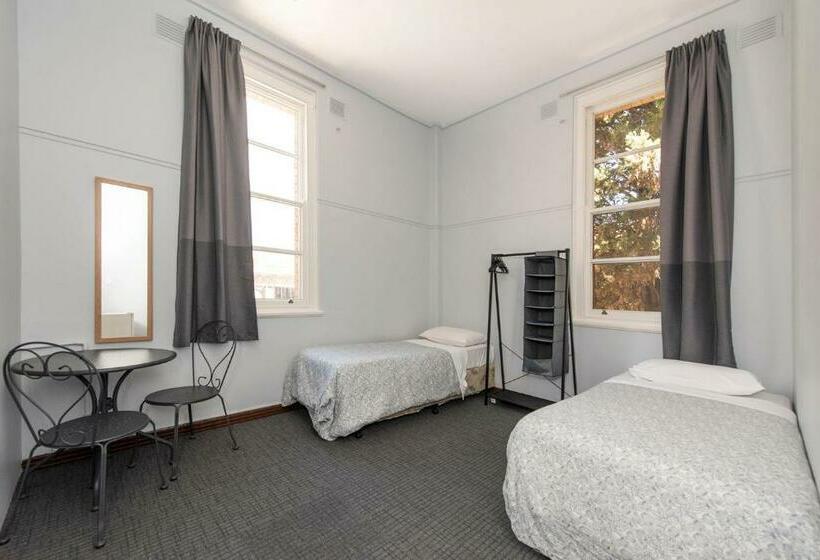 스탠다드 룸, The Old Swan Barracks   Hostel
