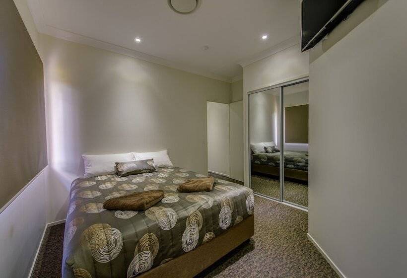Семейный Номер, Western Downs Motor Inn