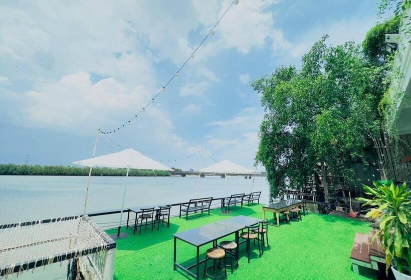 غرفة قياسية مزوَّدة بشُرفة, Kampot River Bungalows