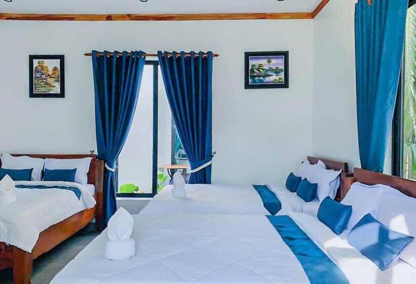 غرفة قياسية ثلاثية مزودة بشرفة, Kampot River Bungalows