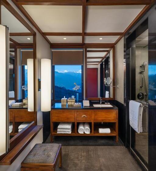 Deluxe Room Mountain View, Taj Guras Kutir Resort & Spa, Gangtok