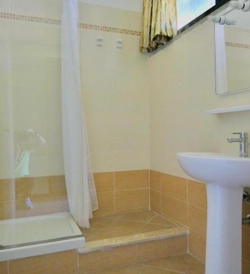Студио Стандарт с Балконом, Isa Studio 3 Beds In Residence With Swimming Pool Bed And Bath Linen Included
