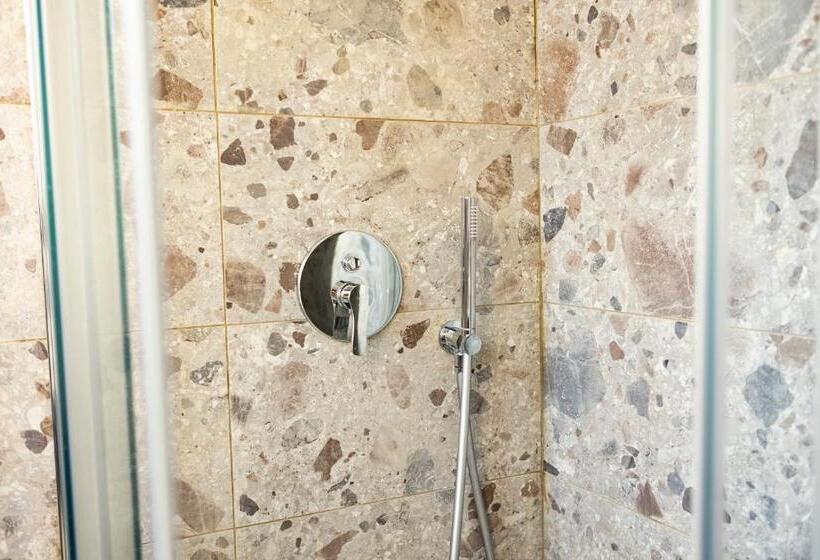 اتاق استاندارد سه تخته با سرویس بهداشتی مشترک, Santa Marta