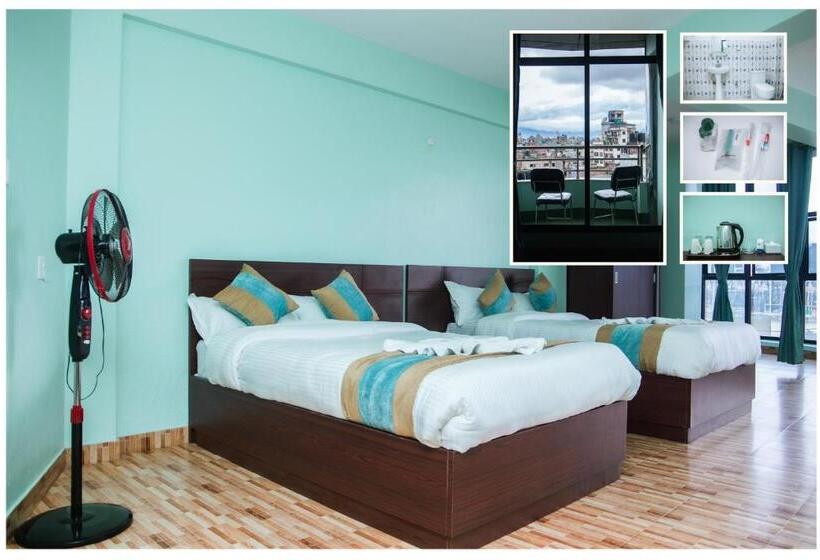 اتاق لوکس با بالکن, Yaksa Hotel Pvt. Ltd