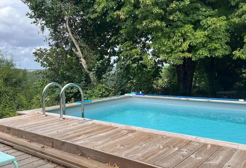 Номер Стандарт Вид на Бассейн, 1 Rue Pasquet Pool Suite With Kitchen