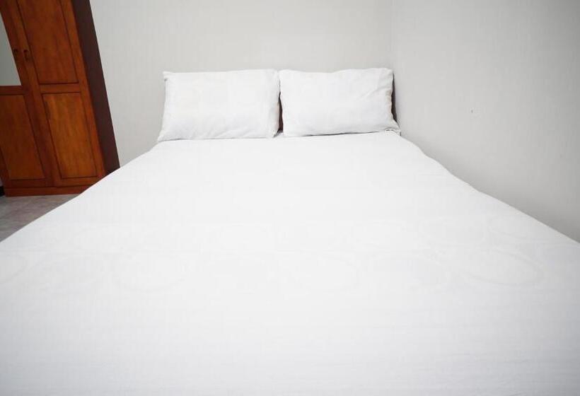 豪华房间, Oyo Life 93045 Kost Putra Bu Ketut