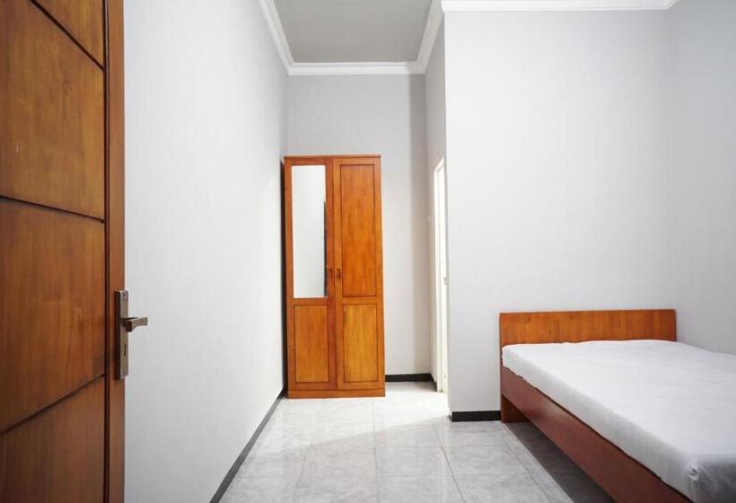 豪华房间, Oyo Life 93045 Kost Putra Bu Ketut