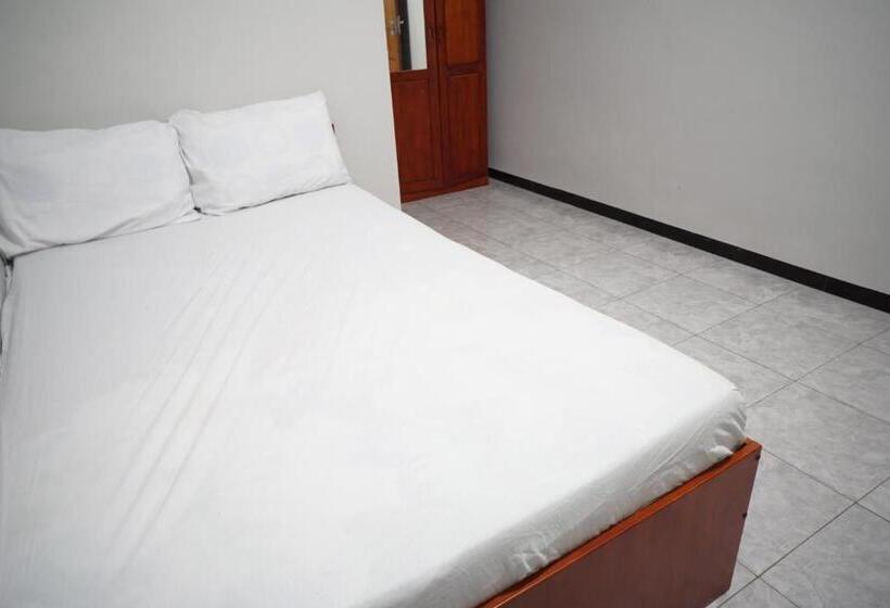 豪华房间, Oyo Life 93045 Kost Putra Bu Ketut
