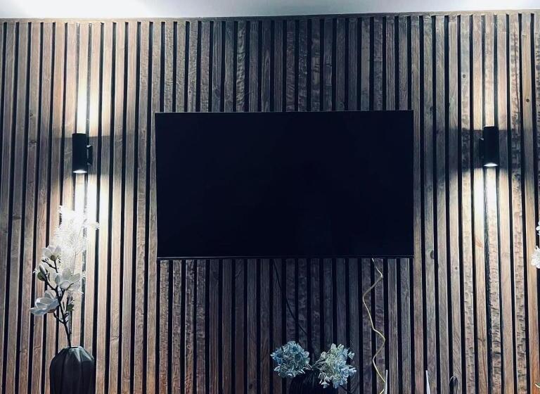 스탠다드 스튜디오, The Stark Lounge