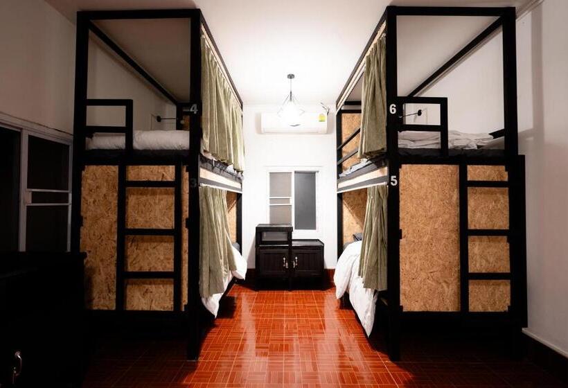 اتاق خانوادگی با سرویس بهداشتی مشترک, Anou Hostel