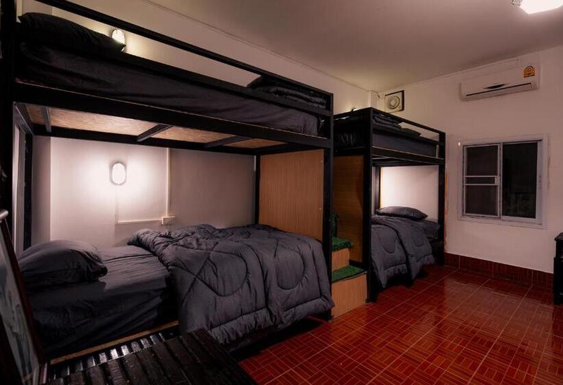 اتاق خانوادگی با سرویس بهداشتی مشترک, Anou Hostel
