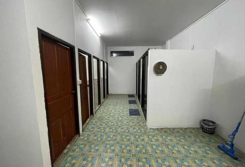 اتاق خانوادگی با سرویس بهداشتی مشترک, Anou Hostel