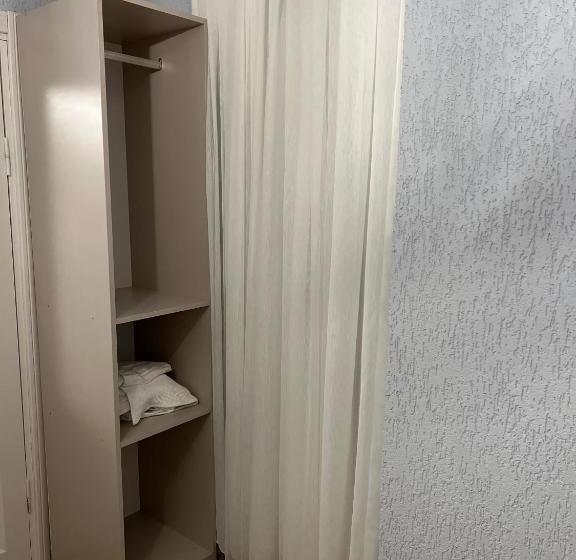 اتاق اکونومی, İkbal Apart