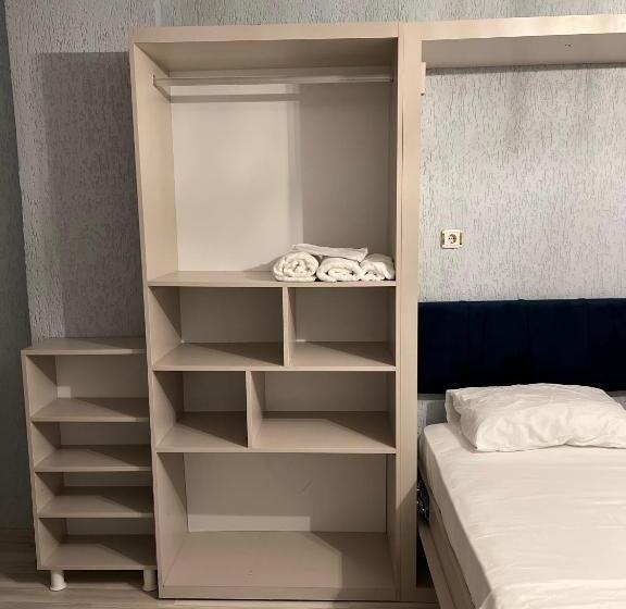 اتاق استاندارد سه نفره, İkbal Apart