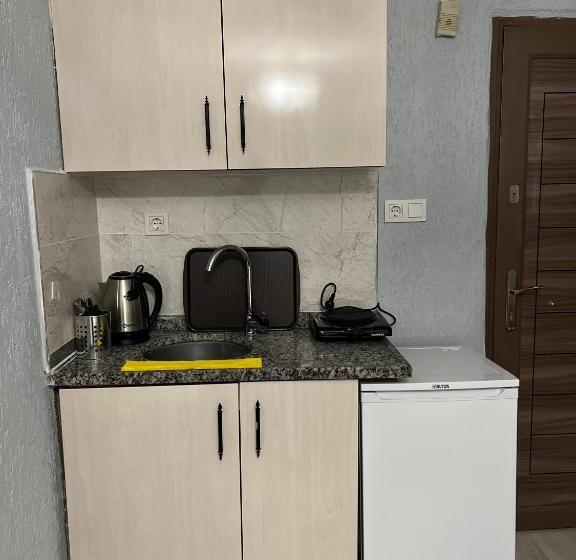 اتاق استاندارد سه نفره, İkbal Apart