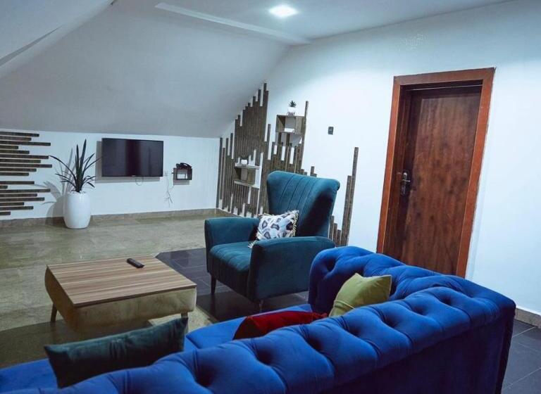 سوییت سوپریور, The Grosvenor Suites Gwarinpa Abuja