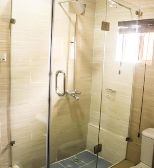 اتاق استاندارد چهار تخته, Room In Apartment   Oragon Hotel  Penthouse