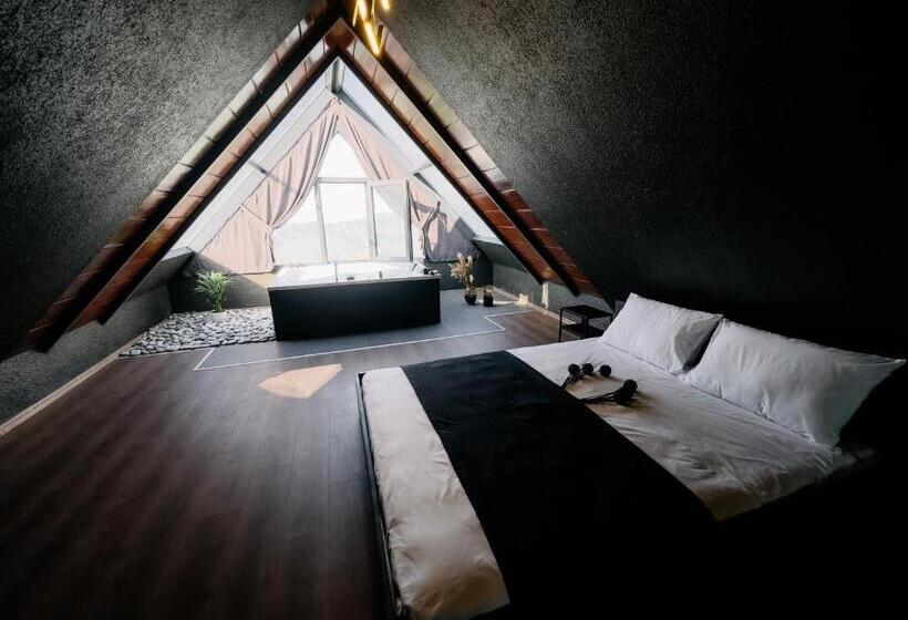بانگلوی لوکس, Woodlife Bungalov