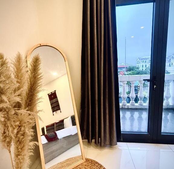 اتاق چهار تخته با دستشویی مشترک, Herbs Spa & Hotel Riverside Grand World
