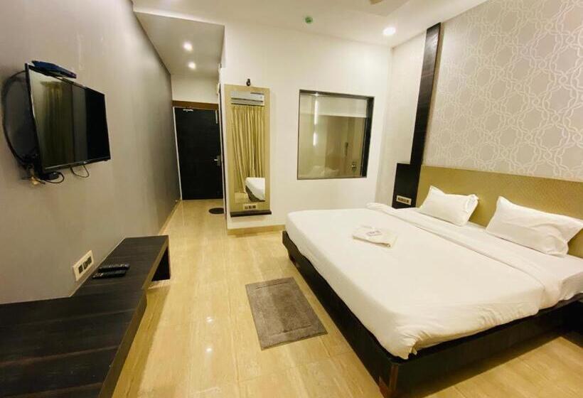 Номер Deluxe, Retro Forest Resort Lonavala