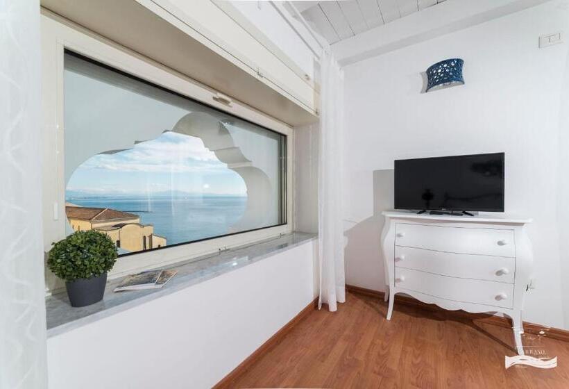 اتاق لوکس با چشم‌انداز دریا, Palazzo Carrano Vietri Sul Mare