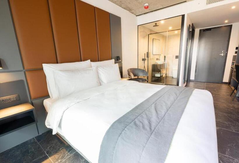 اتاق سوپریور با چشم‌انداز شهر, The Londoner Hotel St. Julian S