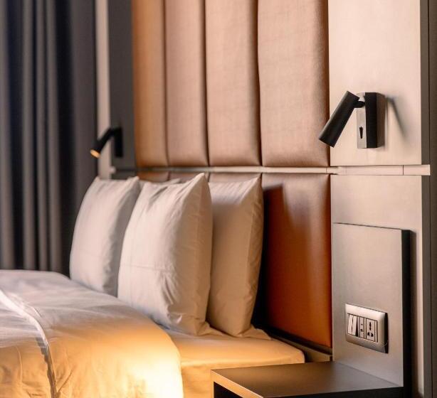 اتاق لوکس با چشم‌انداز شهر, The Londoner Hotel St. Julian S