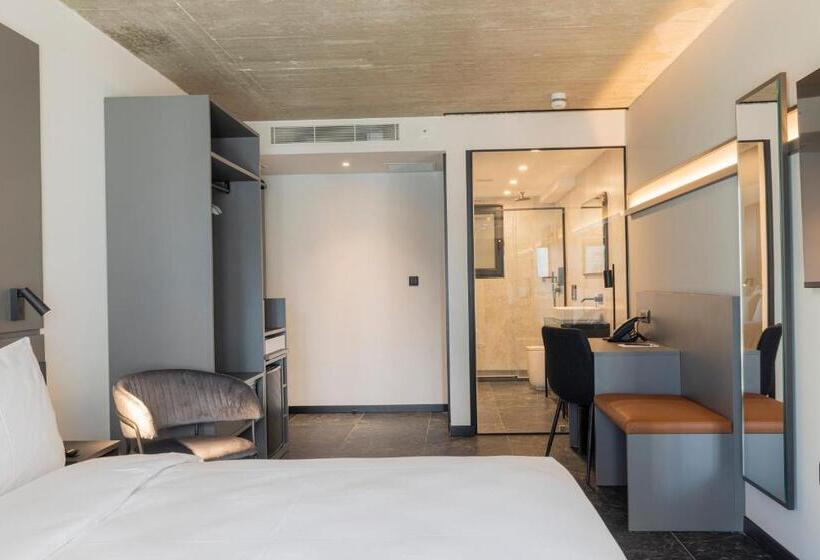 اتاق لوکس با چشم‌انداز شهر, The Londoner Hotel St. Julian S
