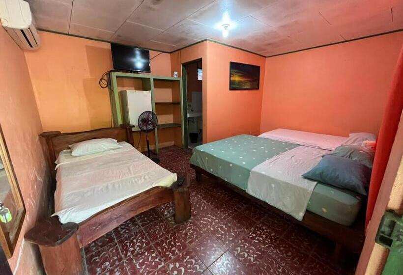 اتاق ساده سه‌ نفره, Cabinas Rhode Island