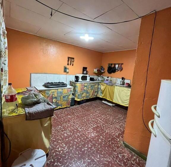 اتاق ساده سه‌ نفره, Cabinas Rhode Island