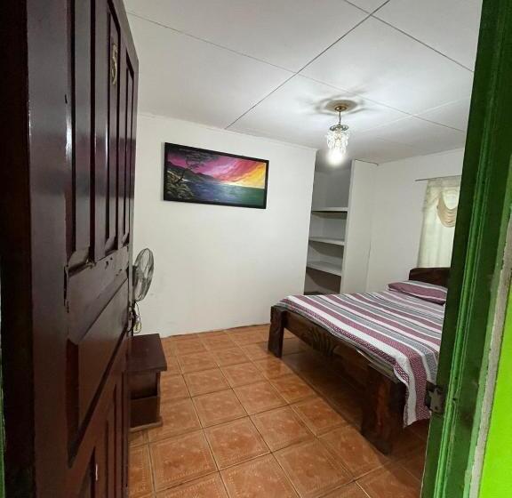 اتاق اکونومی, Cabinas Rhode Island