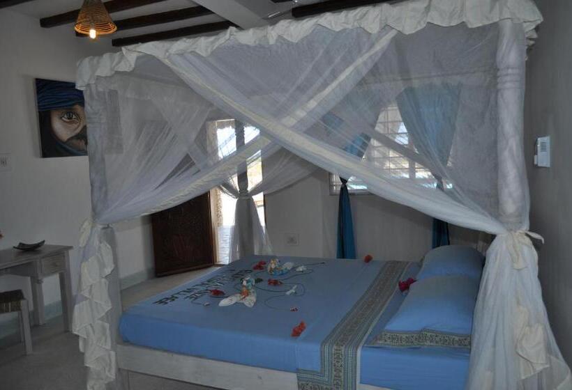 اتاق لوکس, Coral Village