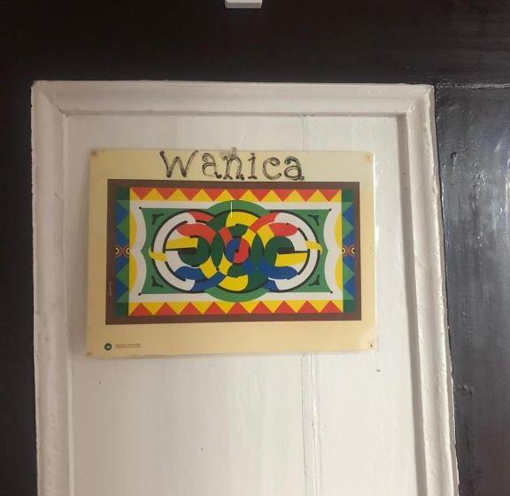 اتاق استاندارد با سرویس بهداشتی مشترک, Pied A Terre