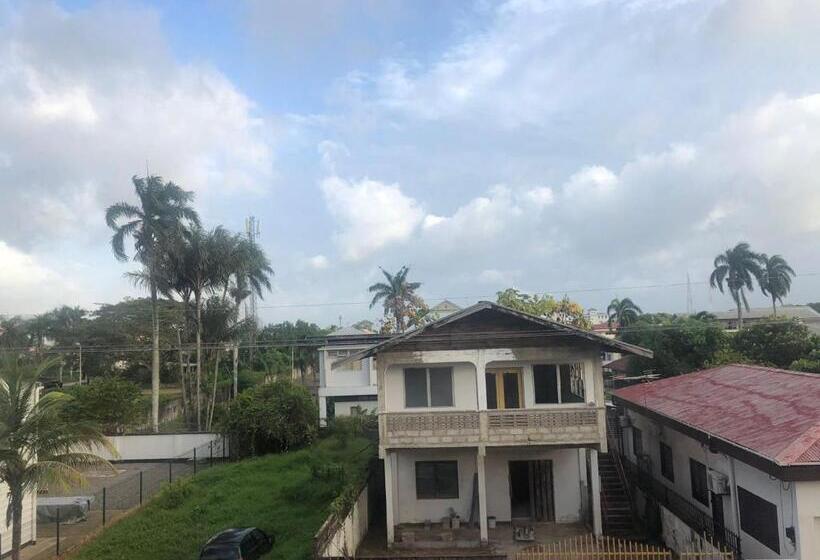 اتاق استاندارد با سرویس بهداشتی مشترک, Pied A Terre