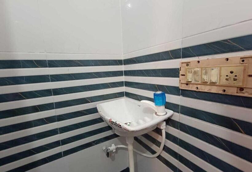トリプルクラシックルーム, Oyo Flagship Darbar Guest House