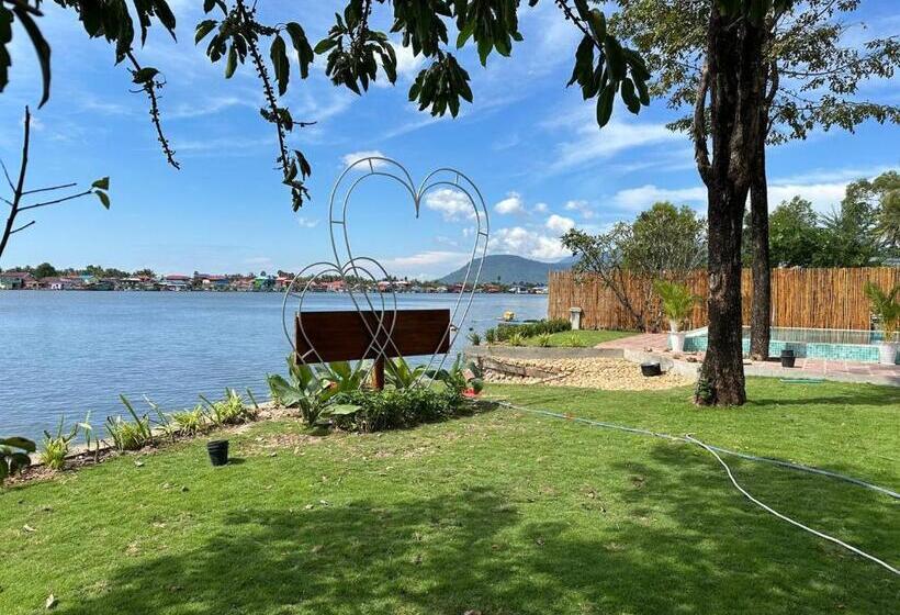 اتاق لوکس با چشم‌انداز دریا, Sea Sand Resort