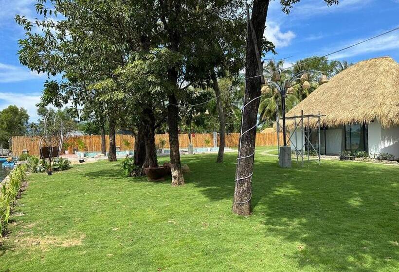 اتاق لوکس با چشم‌انداز دریا, Sea Sand Resort