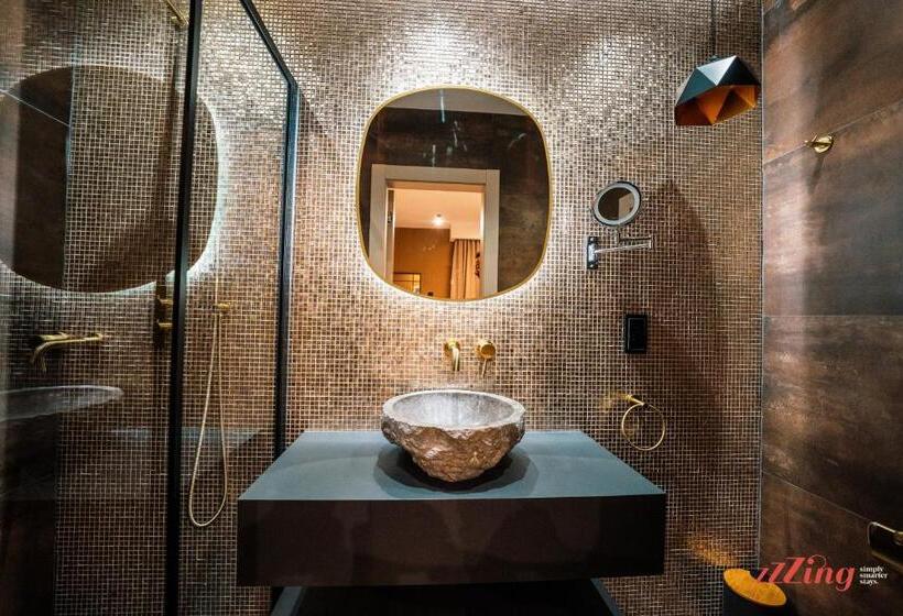 اتاق لوکس با بالکن, Avalon Boutique