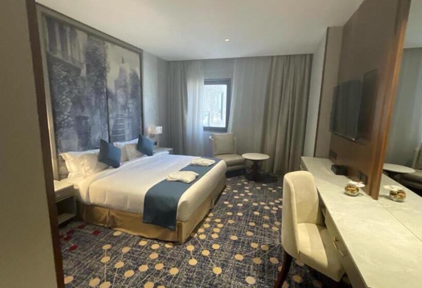 اتاق لوکس با تخت بزرگ, Five Seasons