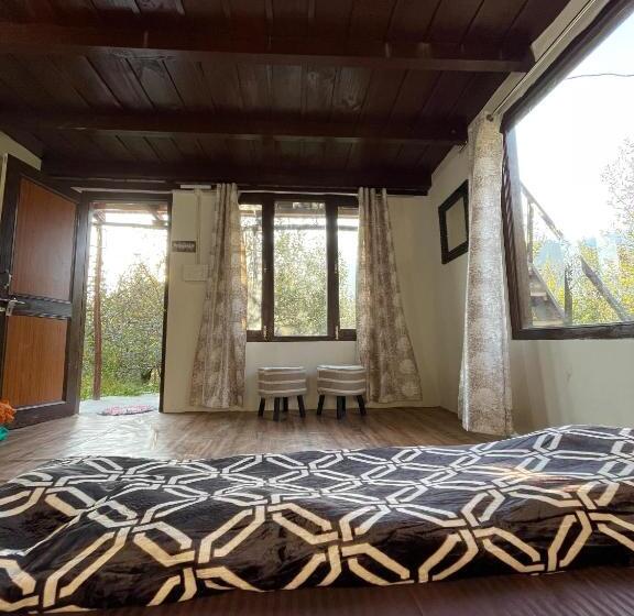 اتاق استاندارد با تخت بزرگ, Mandap Cottage & Cafe