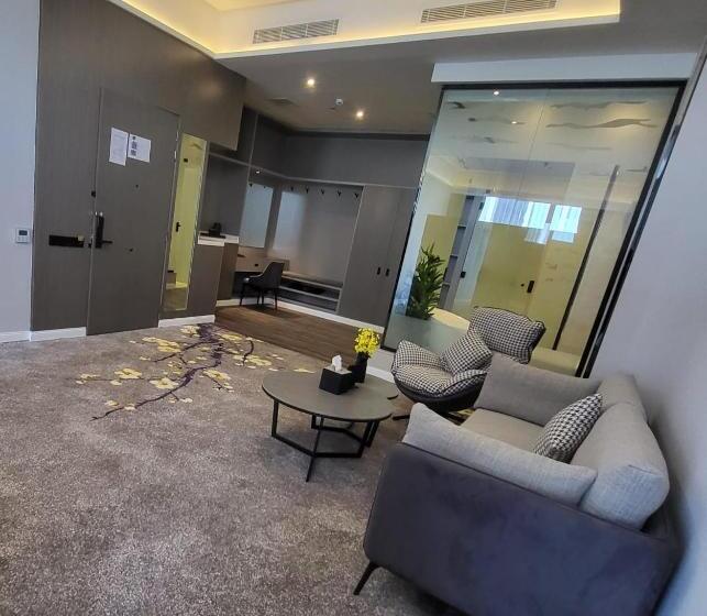 Family Suite, Msharef Almoden