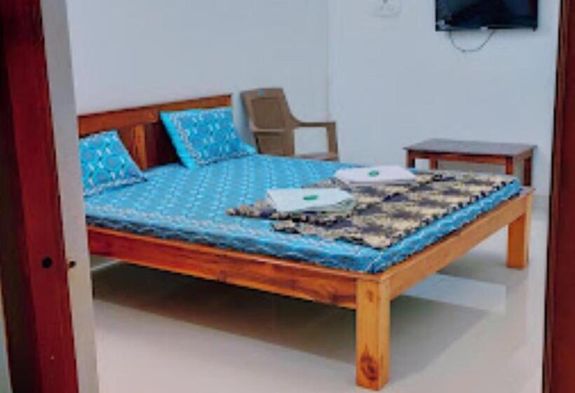 Номер Стандарт, Aditya Beach Resort Malvan