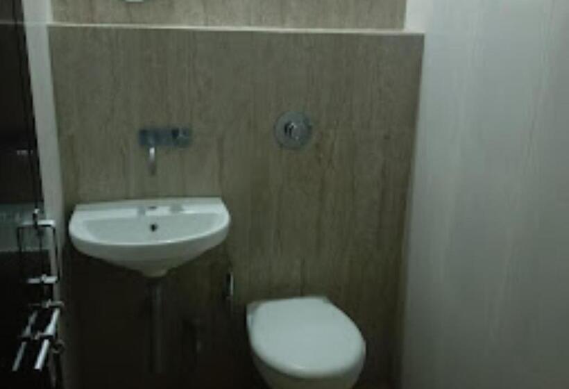 Номер Deluxe, Gopi Nagpur