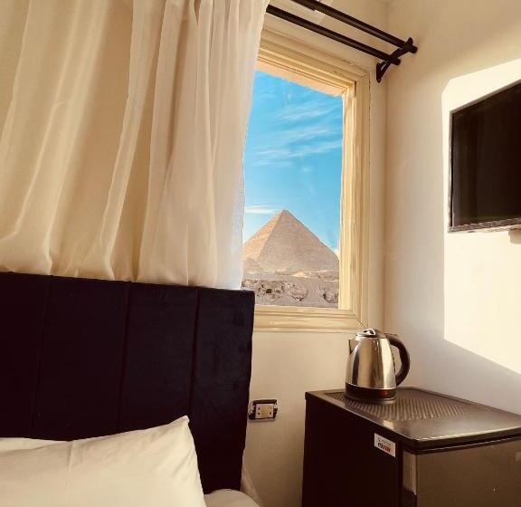 اتاق استاندارد سه تخته با چشم‌انداز, Yamour Pyramids View