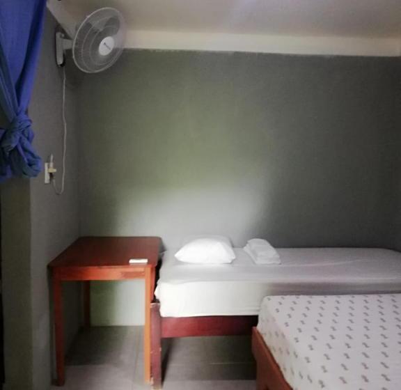 标准三人间, Hostal Xilotl